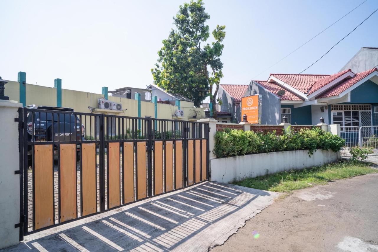 KoolKost Syariah near Stasiun Rawa Buntu  Hotel Tangerang Bagian luar foto